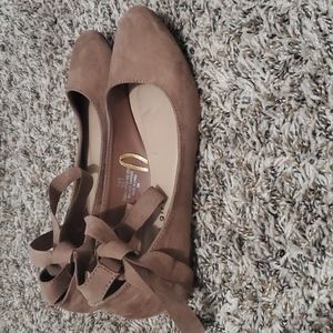 Brown ballet flats